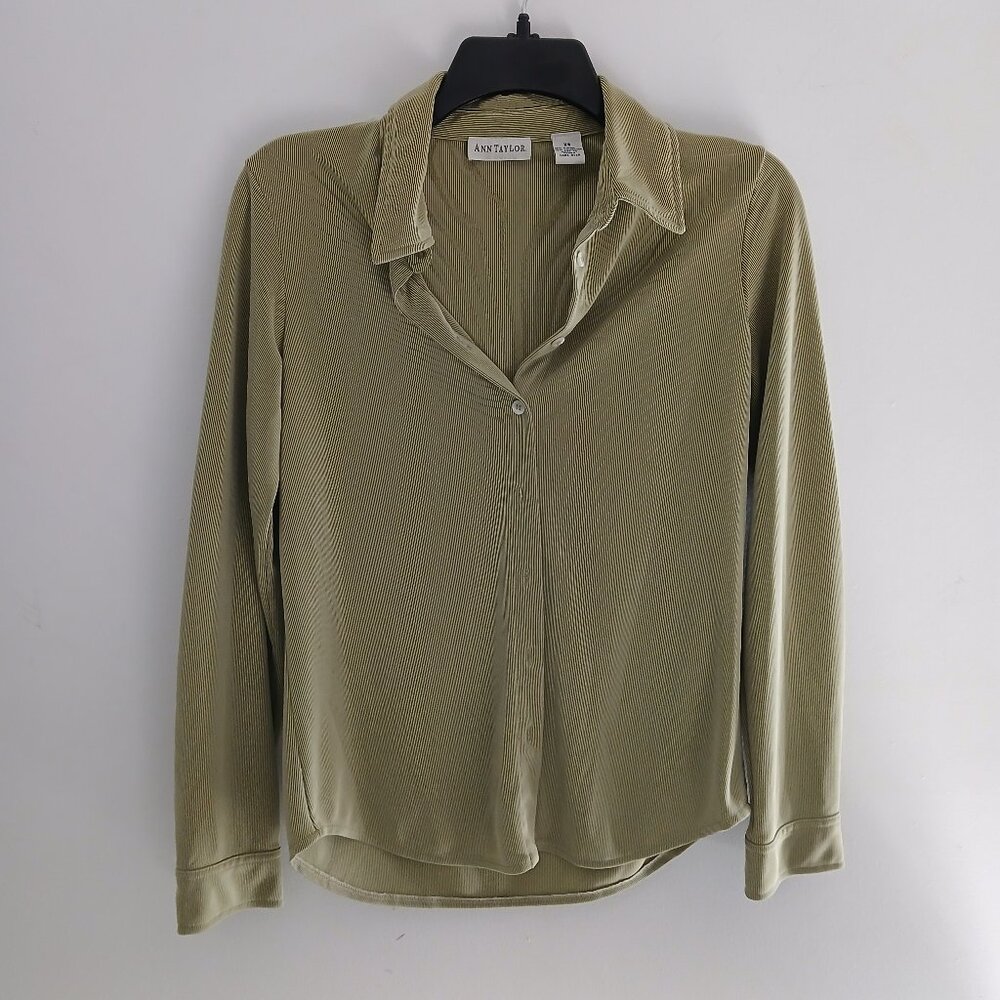 Ann Taylor Green long sleeve XS